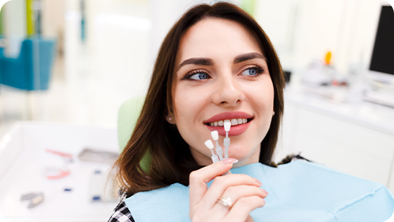 Conquiste um sorriso ainda mais bonito com a Faceta de Resina Composta e seja livre para sorrir